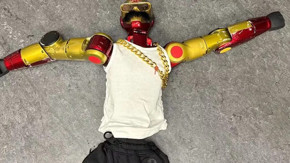 Polícia da Alemanha investiga assédio sexual contra adolescente de 16 anos cometido com robô humanoide