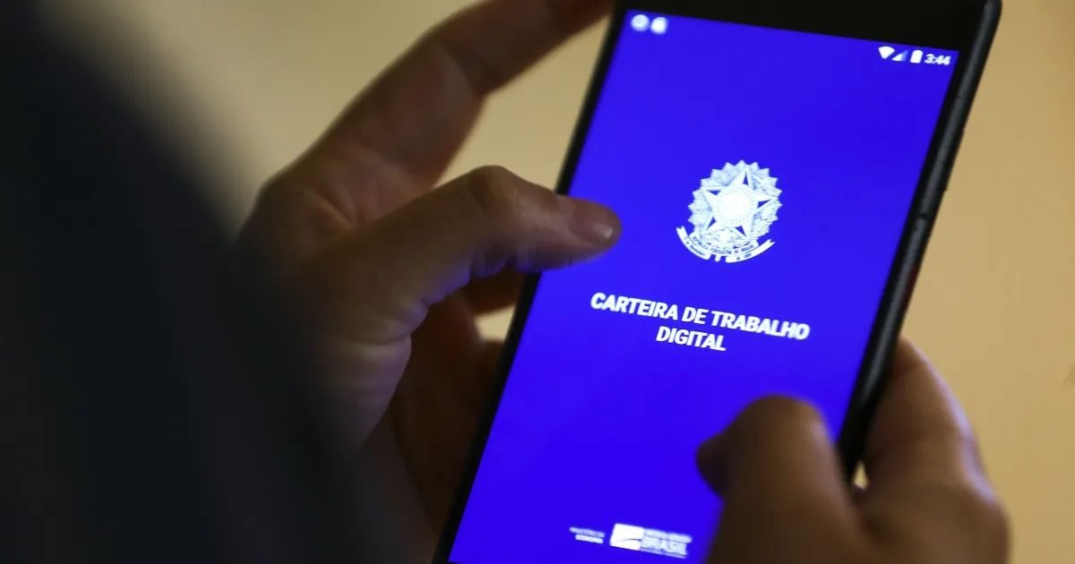 Desemprego cai para 5,2% e chega ao menor nível desde 2012, aponta IBGE
