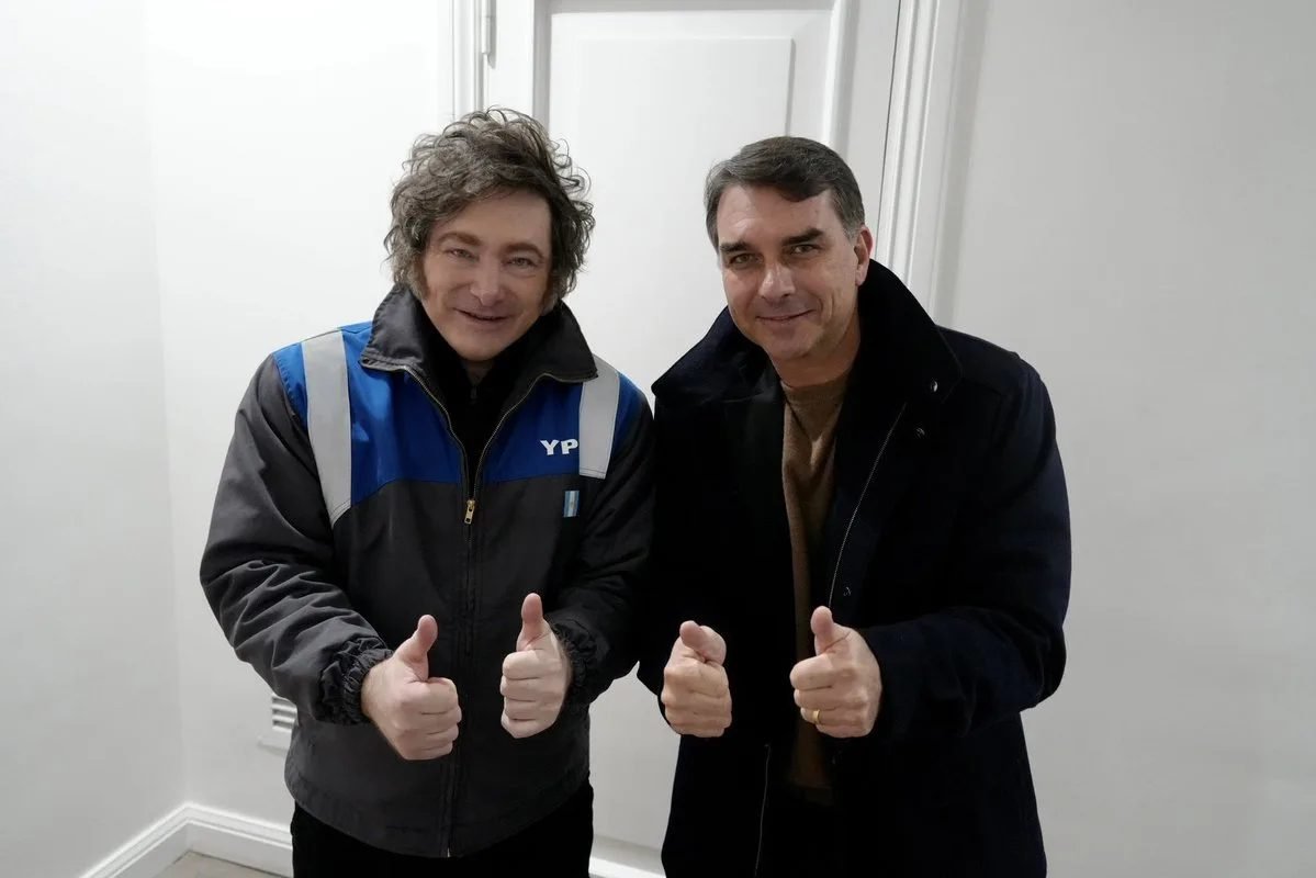 Javier Milei e Flávio Bolsonaro