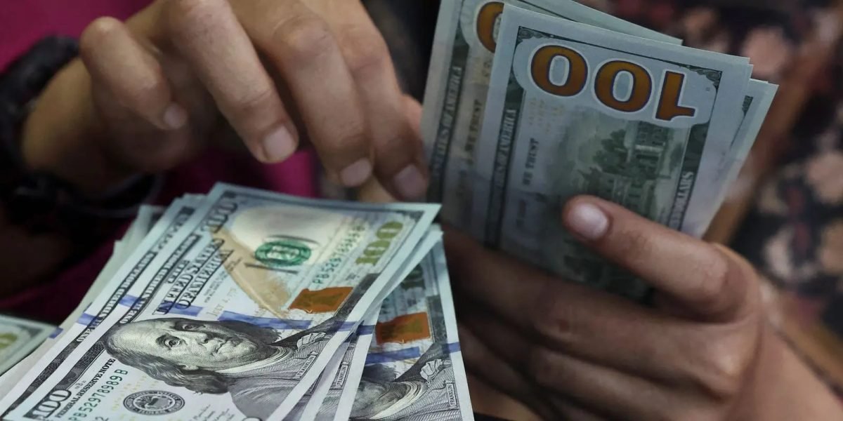 Dólar fecha a R$ 5,44 com maior alta semanal desde 2008 e Ibovespa cai pela quinta sessão