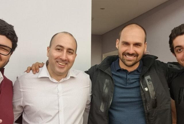 Fernando Cerimedo e Eduardo Bolsonaro