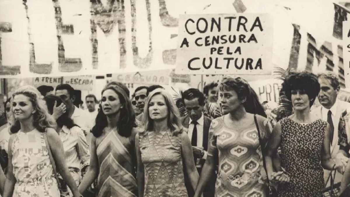 Tônia Carreiro, Eva Wilma, Odete Lara, Norma Benghel e Cacilda Becker em protesto contra a censura artística